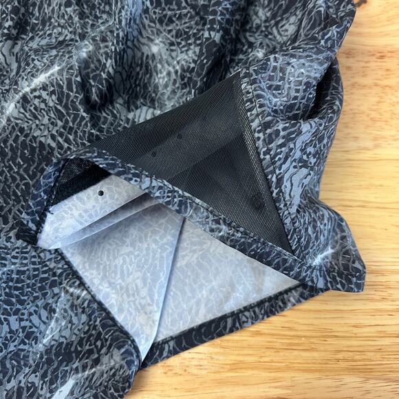 All in Motion Shibori Mid-Rise Charcoal Gray Run Shorts - Size Small - NWT - Picture 7 of 9